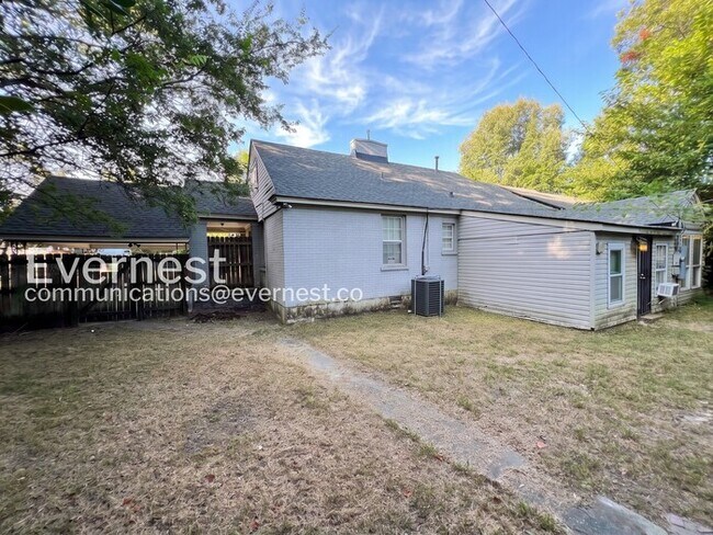 Building Photo - 5 Bed/4 Bath Home with Fenced Yard / Available Now!