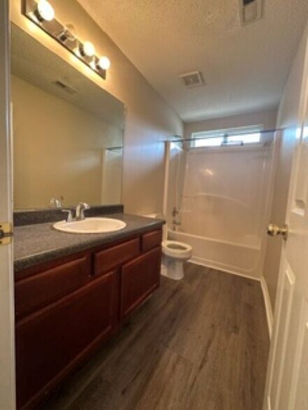 Hall Bathroom - 500 Jaclyn Cir