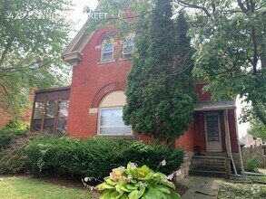 Building Photo - 429 E Whittier St