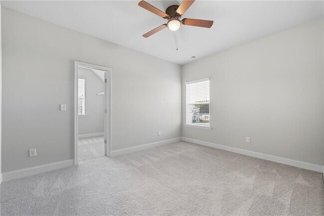 Building Photo - 33 N Village Cir