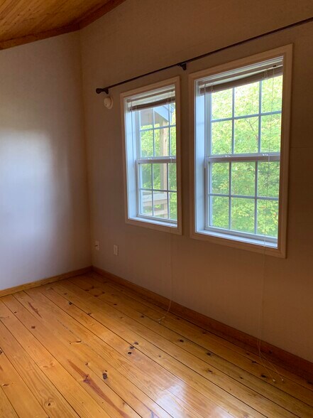 Building Photo - 1112 Cardinal St #112