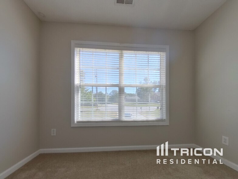 Building Photo - 136 Brookside Way