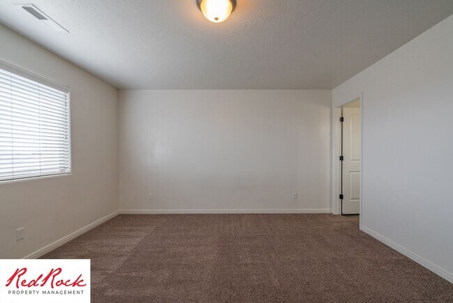 Building Photo - 2801 E 450 N