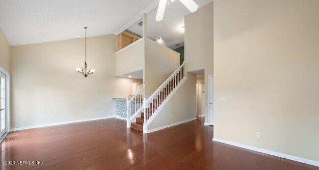 Building Photo - 629 10th Ave S