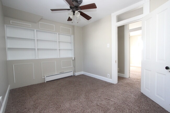 Building Photo - 19 W Crystal Lake Ave