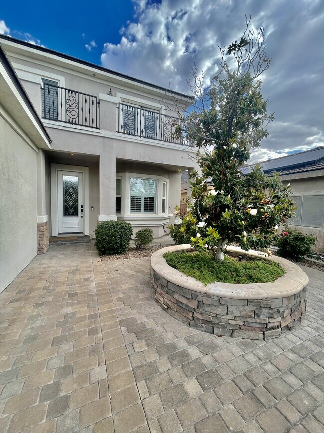 Building Photo - Luxurious 5-Bed, 4-Bath Fully Furnished Home in Henderson-