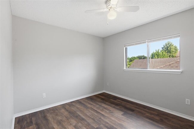 Building Photo - 7900 Rosenberry Dr