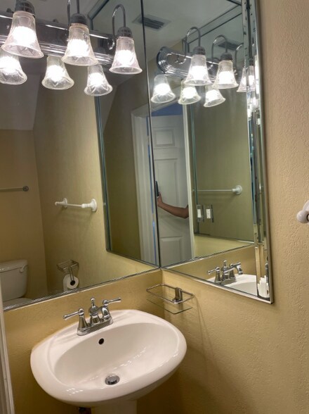 Building Photo - 3702 Coral Tree Cir