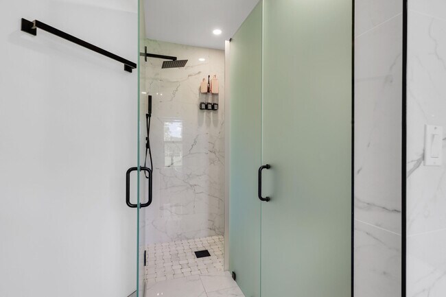 Building Photo - 14704 Black Bear Rd