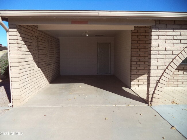 Building Photo - 908 S Ocotillo Dr