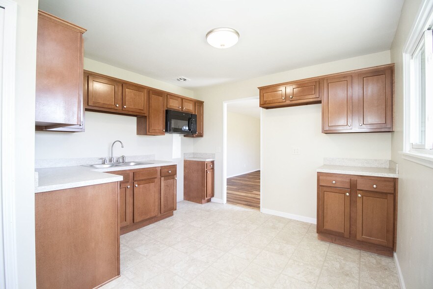 Building Photo - 5262 Spicer Rd