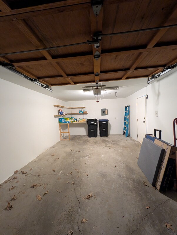 Building Photo - 456 Willow Ct