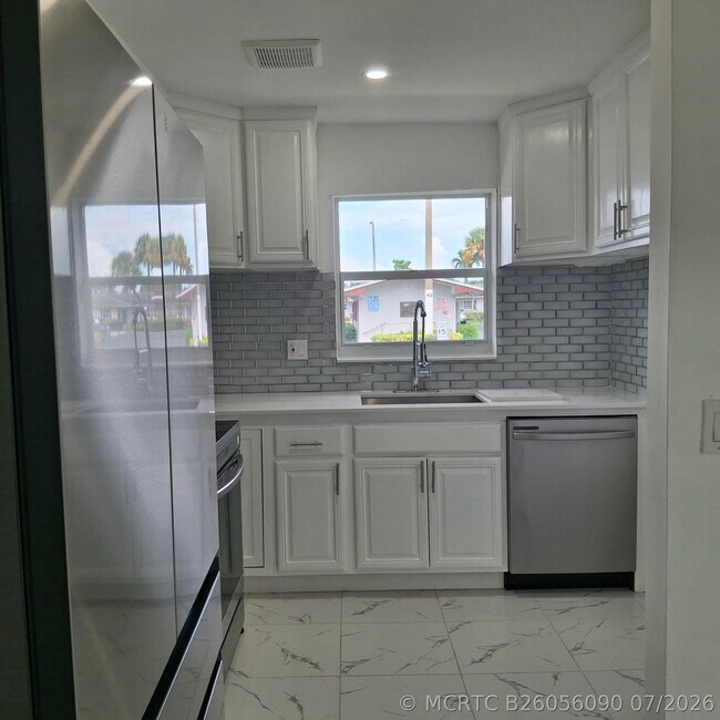 Building Photo - 2739 Emory Dr W