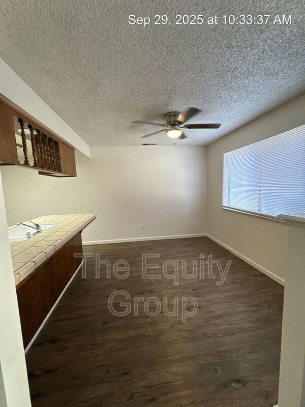 Building Photo - 1734 E Laura Ave