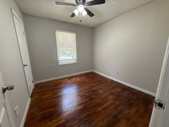 Building Photo - Charming 3 Bedroom Home on Secluded Street – Available Now!