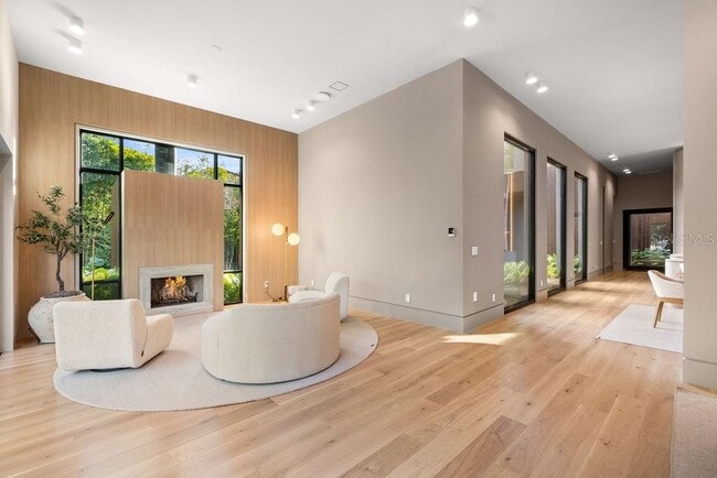 Building Photo - 1742 Temple Dr