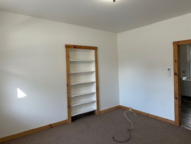 Building Photo - 1st Floor 1 Bedroom 1 Bathroom Apartment F...