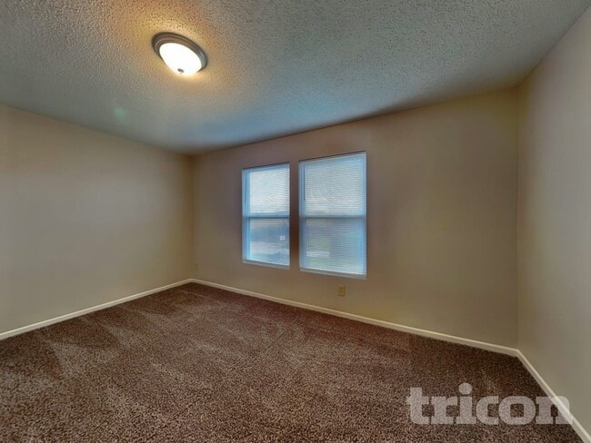 Building Photo - 11361 N Creekside Dr