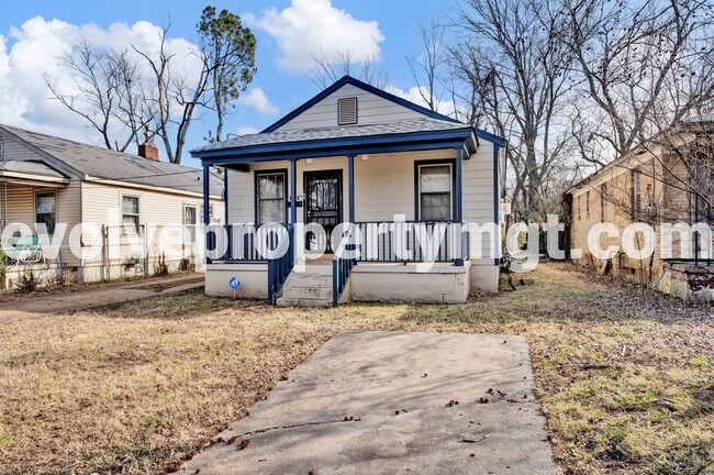 Building Photo - $300 OFF FIRST MONTH'S RENT  MOVE IN SPECI...