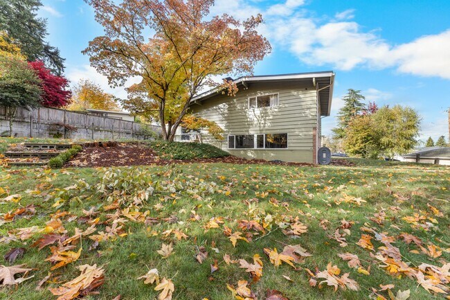 Building Photo - Bellevue Eastgate Mid-Century Modern