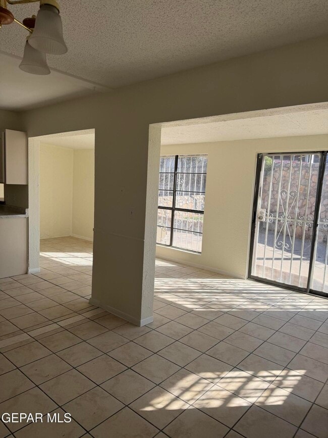 Building Photo - 408 N Resler Dr