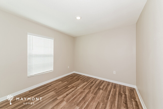 Building Photo - Modern 4 Bedroom