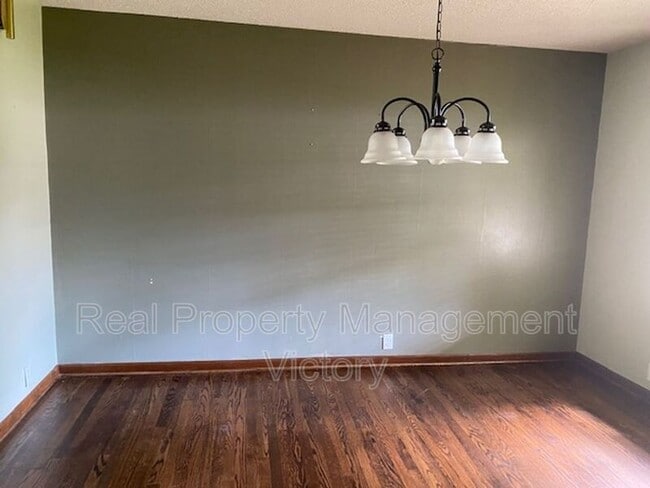 Building Photo - 201 Holly St