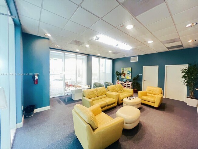 Building Photo - 231 Riverside Dr