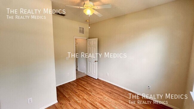Building Photo - 612 Old Pine Ct