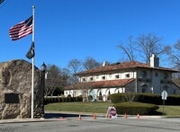Building Photo - 600 Doremus Ave