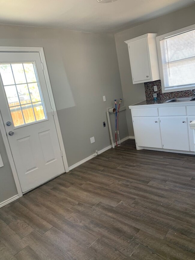 Building Photo - Super cute 2 bedroom in North Lubbock