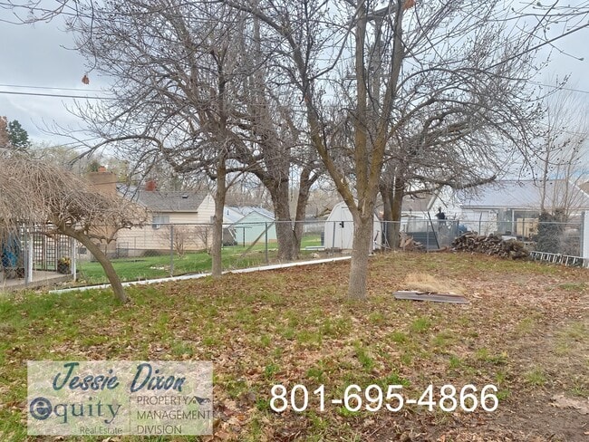 Building Photo - 219 Country Club Dr