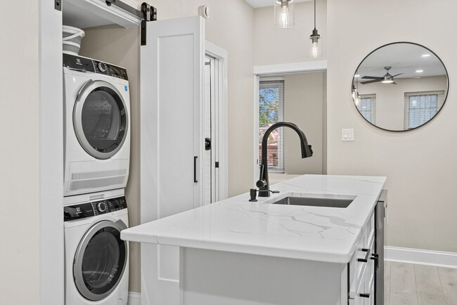 Building Photo - 218 4th St SE