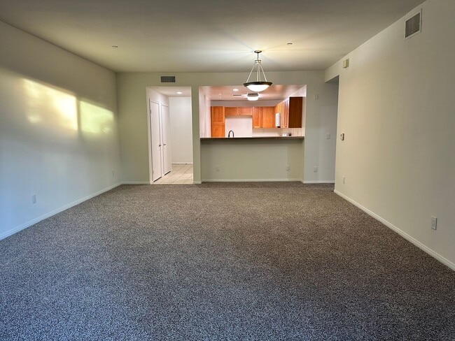 Building Photo - Spacious 2bed2bath Newly Renovated condo, Ready got Move In! adjacent to Warner Center/Woodland H...