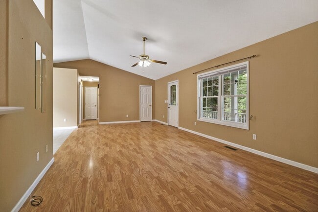 Building Photo - 2 bedroom / 2 bath + bonus room located in...