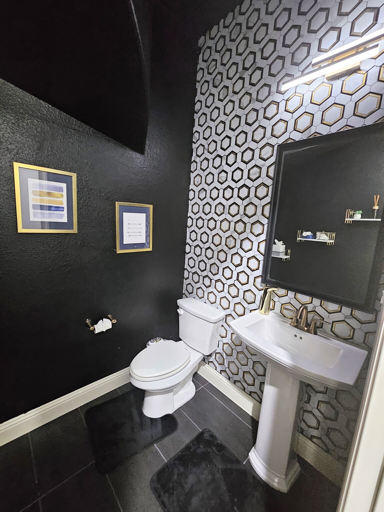 Powder Room - 3004 Warrington