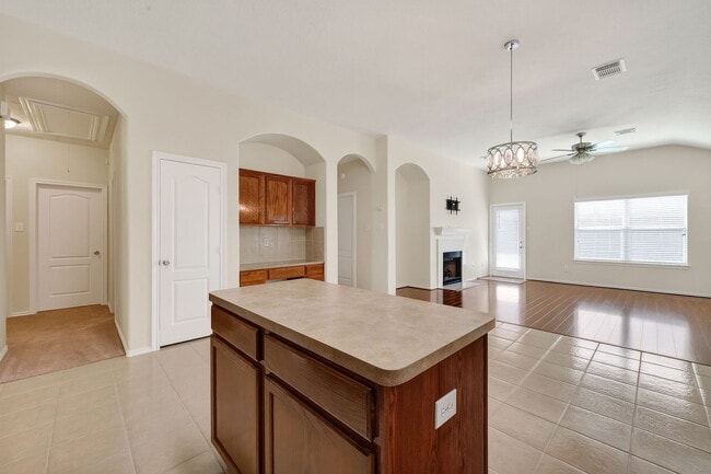 Building Photo - 9830 Lynette Falls Dr