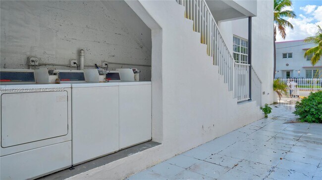 Building Photo - 7611 Harding Ave