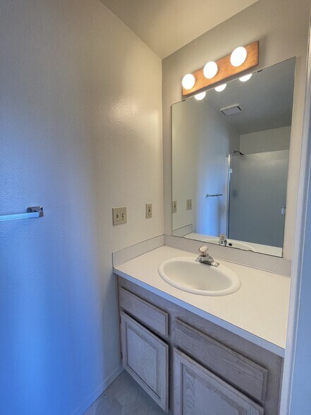 2nd bdrm Half bath - 323 Meadow Ave N