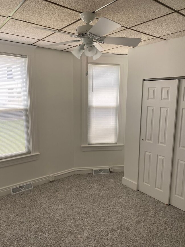 Building Photo - 914 S 2nd St