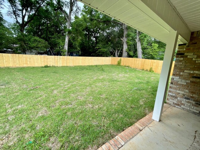 Building Photo - UPCOMING LISTING
