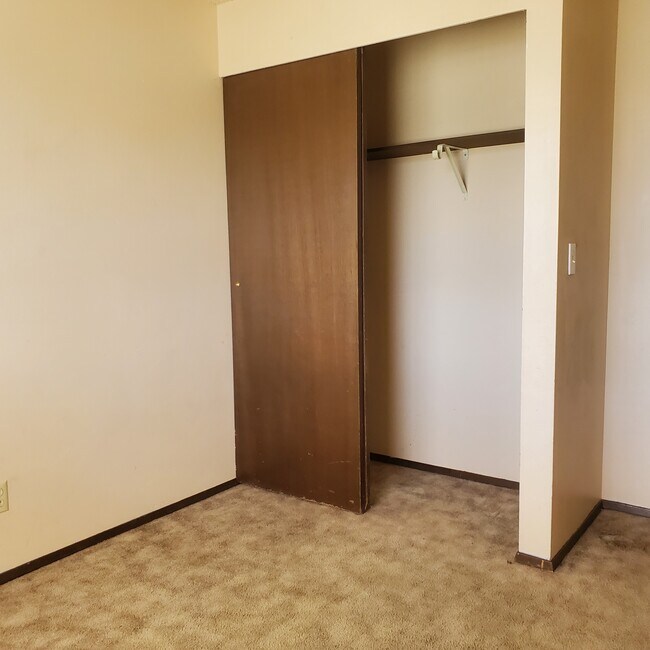 Building Photo - 206 E H St