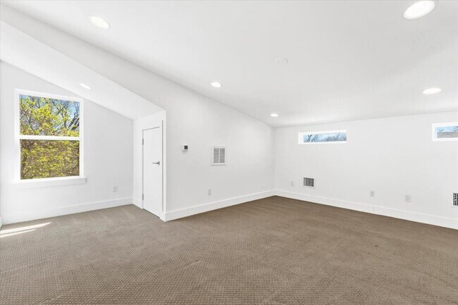 Building Photo - 1114 Walton Ln