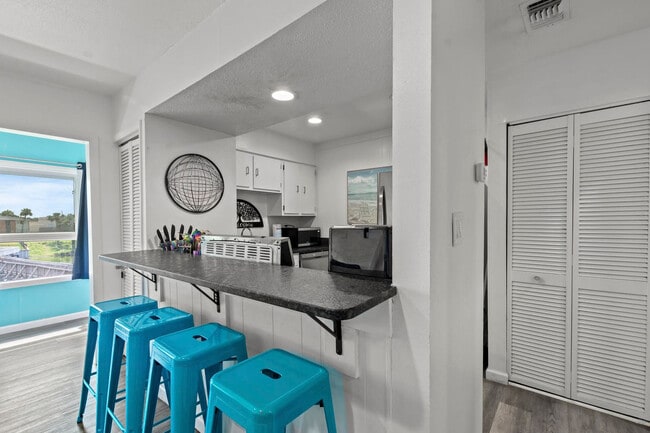 Building Photo - 4000 Gulf Terrace Dr