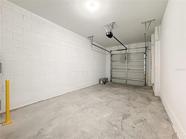 Building Photo - 2645 Olympic Ct