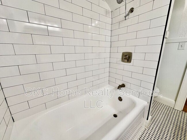 Building Photo - 1501 NW 18th St