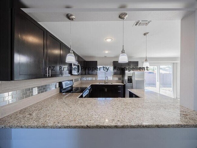 Building Photo - 1619 E Whitton Ave