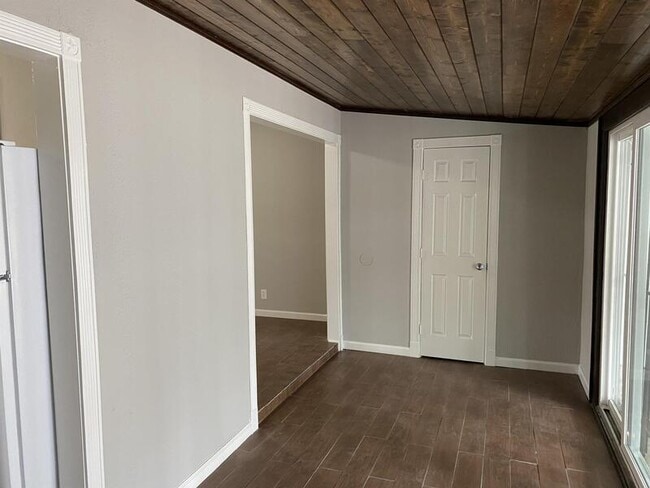 Building Photo - 8914 Linda Vista Rd