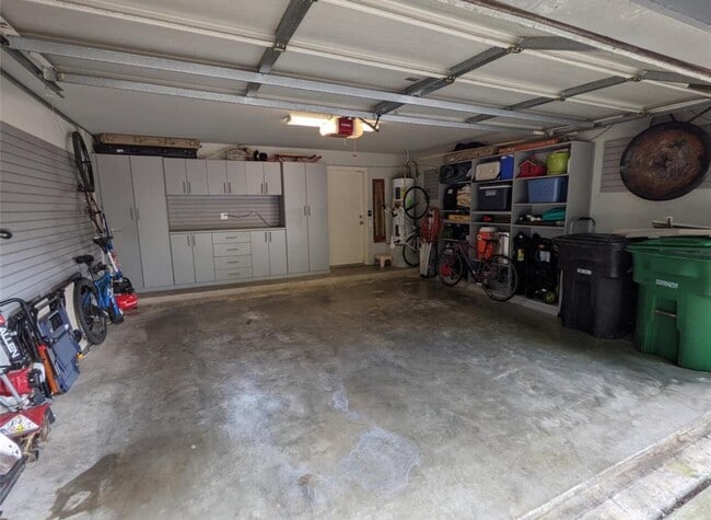 Building Photo - 5235 Blossom St