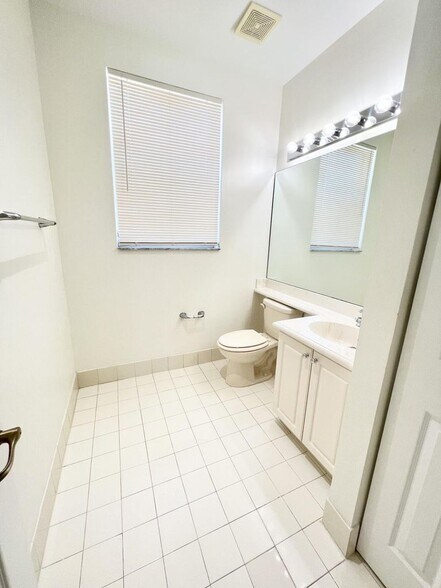 Building Photo - 1284 Piazza Antinori